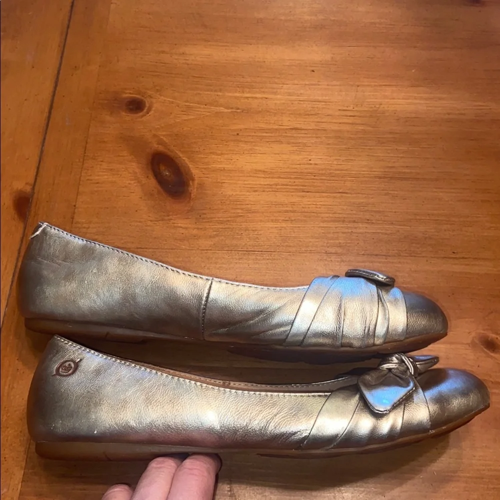 Born Molly Gold Bow Round Toe Leather Ballet Flats Metallic Slip On size 8.5
